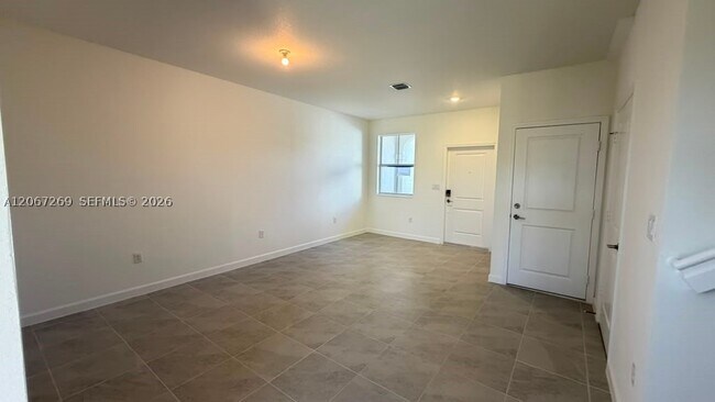 Building Photo - 2537 SE 25th Ct