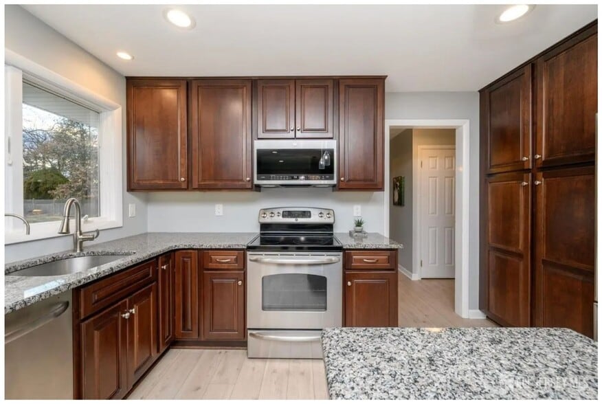 Building Photo - 12 Davison Rd