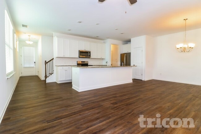 Building Photo - 2100 Rosemary Park Ln