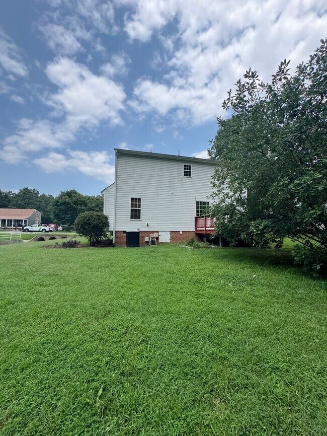 Building Photo - Charming 4-Bedroom, 2-Bathroom Cape Cod located in the highly sought-after Midlothian area of Che...