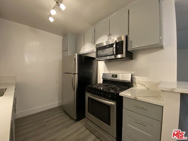 Building Photo - 1808 N Harvard Blvd