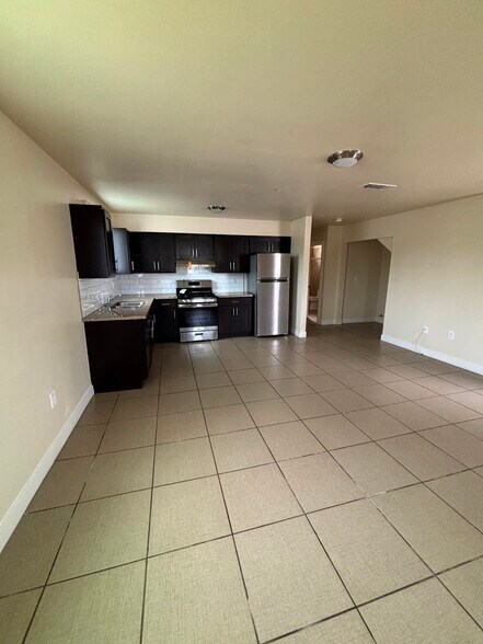 Building Photo - 7710 S Hoover St