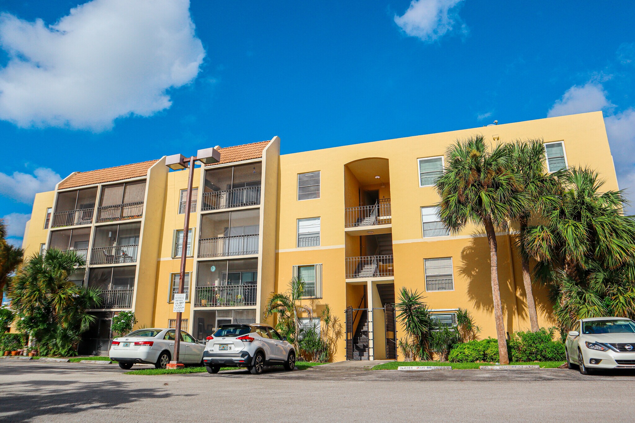 Building Photo - 8005 Lake Dr