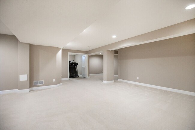 Building Photo - 2457 Woodhawk Ln