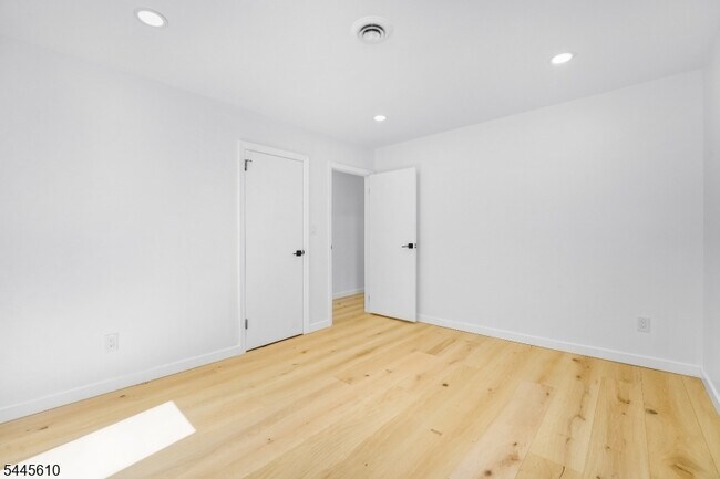 Building Photo - 306 Warrenville Rd