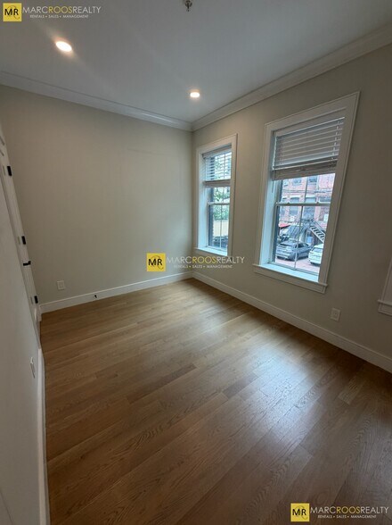 Building Photo - 535 Newbury St