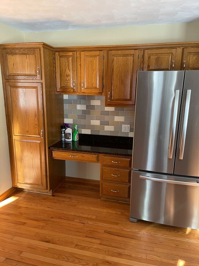 Building Photo - Spacious 3 Bedroom Ranch with finished basement available July!