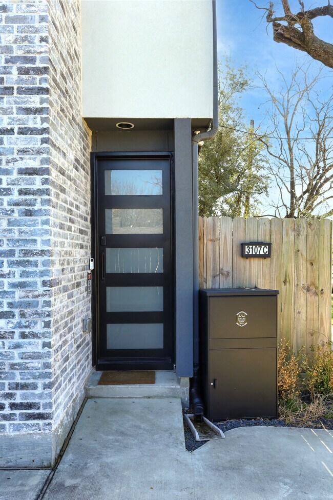 Front Door - 3107 Saint Charles St