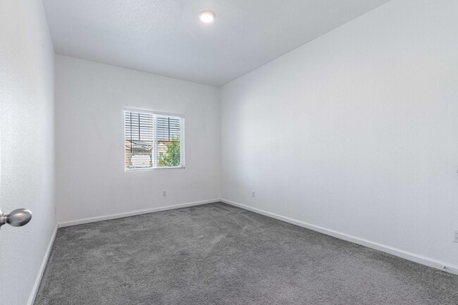 Building Photo - 4 bedroom home for RENT in Manteca with RV...