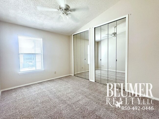 Building Photo - 2bd/2ba Condo in Prime Location on Scenic Highway