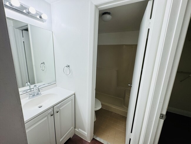Building Photo - 8819 Springtree Lakes Dr