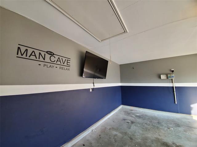 Building Photo - 4017 Chinaberry Dr