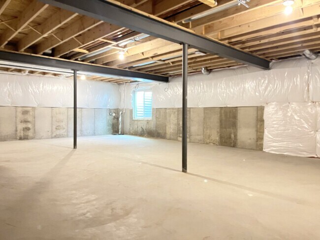 Building Photo - 956 Partridge Cir