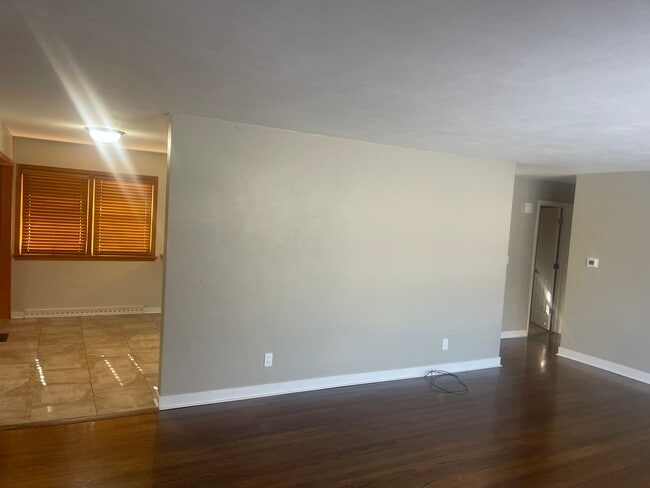 Building Photo - 3303 Greenwood Ave