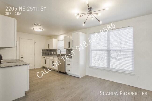 Building Photo - 2205 NE 25th St