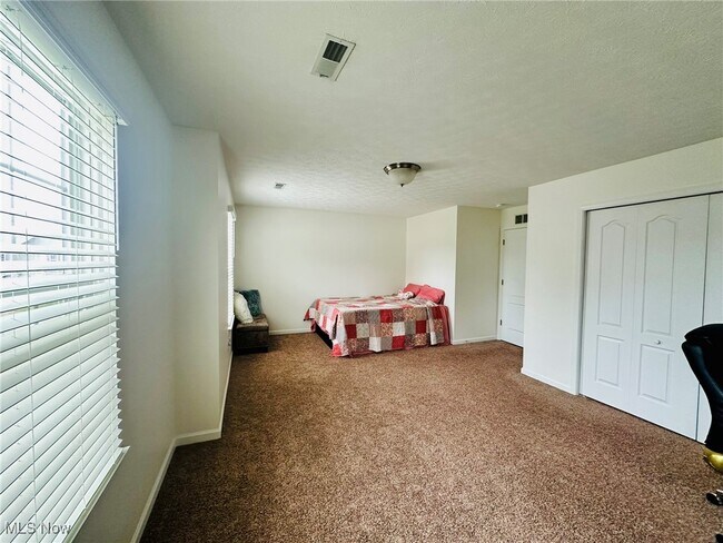 Building Photo - 10456 Dogwood Dr