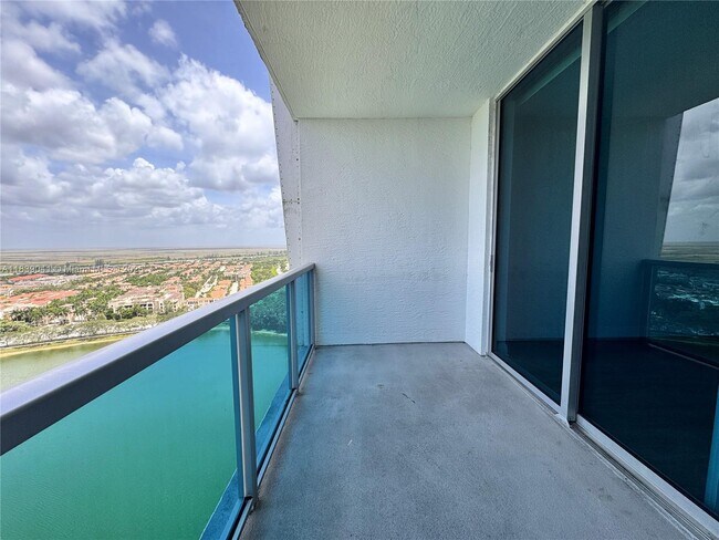 Building Photo - 2641 N Flamingo Rd