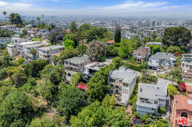 Building Photo - 2300 Ronda Vista Dr