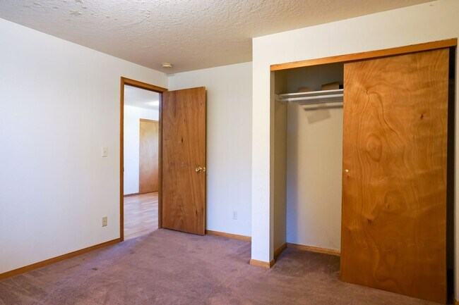 Building Photo - Mini "Ranch" in Hayden