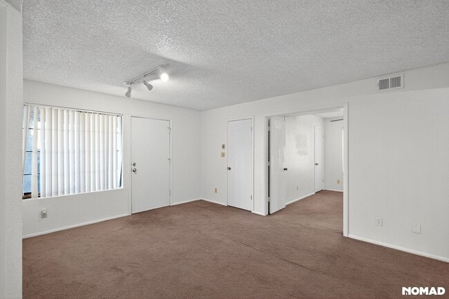 Building Photo - 1905 E University Dr