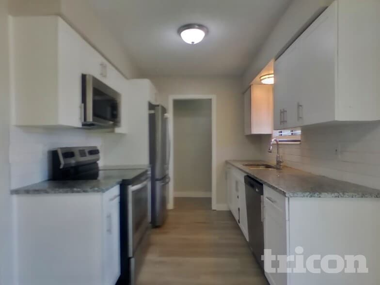 Building Photo - 505 E 40th St