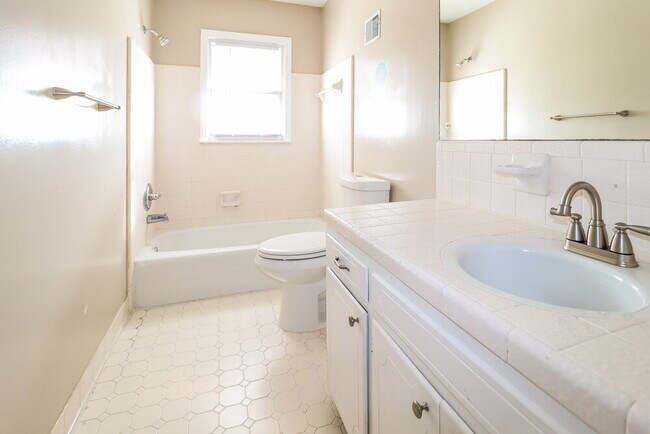 Building Photo - 208 Sam Pate Dr