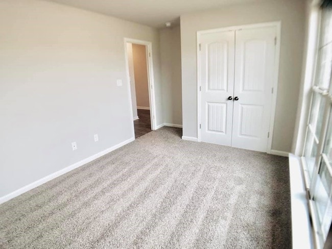 Building Photo - 980 S Berryvine Ln
