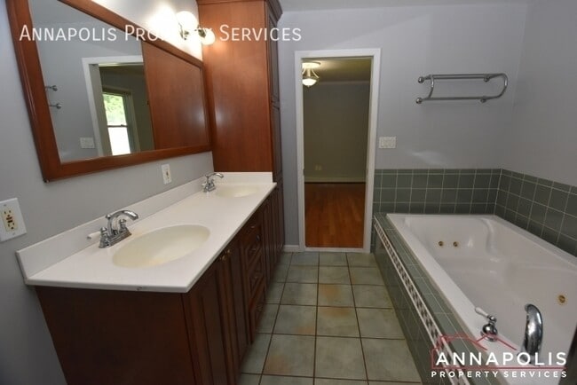 Building Photo - 127 Riverview Ave