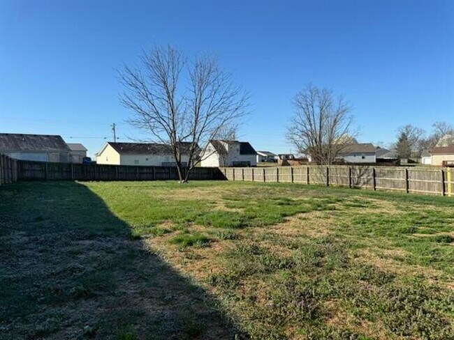 Building Photo - 205 Ruf Dr