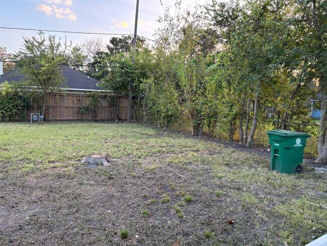 Building Photo - 1310 Canterview Dr