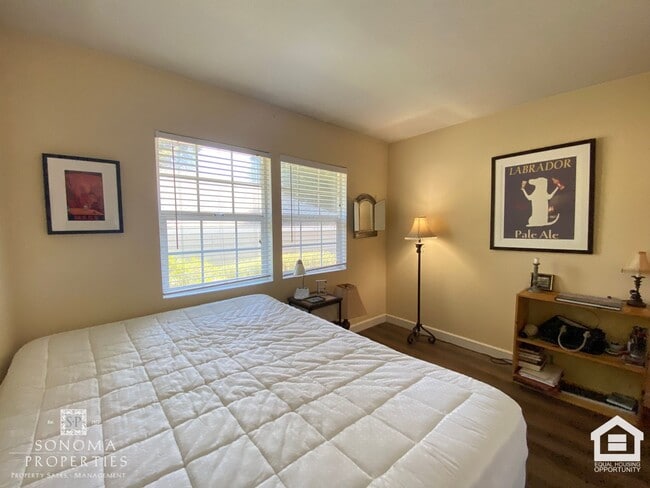 Building Photo - Furnished 2bd/2ba Condo!