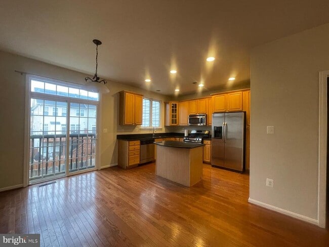 Building Photo - 24693 Kings Canyon Square