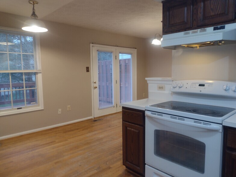 Building Photo - 7 Championship Ct