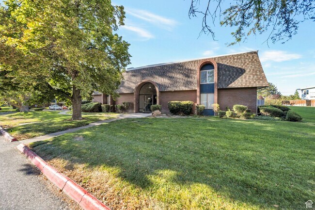 Building Photo - GORGEOUS MURRAY CONDO!!!