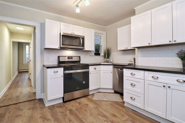Building Photo - 63 Laidlaw Ave