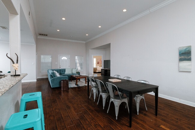 Building Photo - 3014 Falls Dr