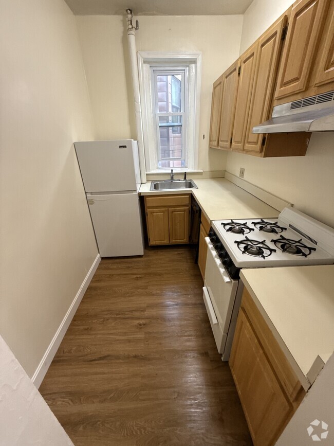 Building Photo - 468 Park Dr