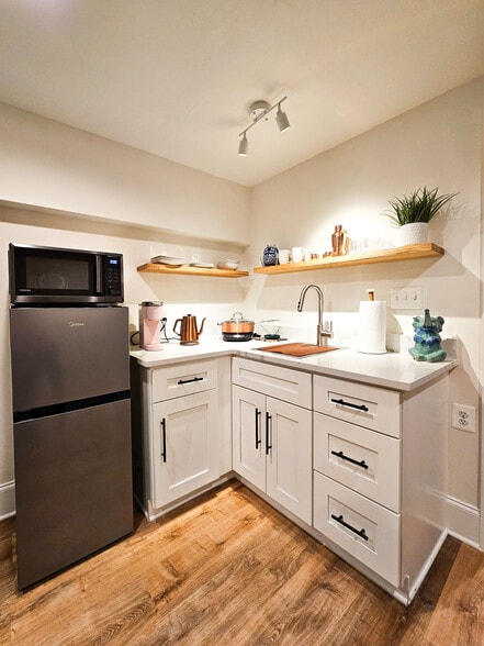 Super Functional Kitchenette - 640 S Linwood Ave