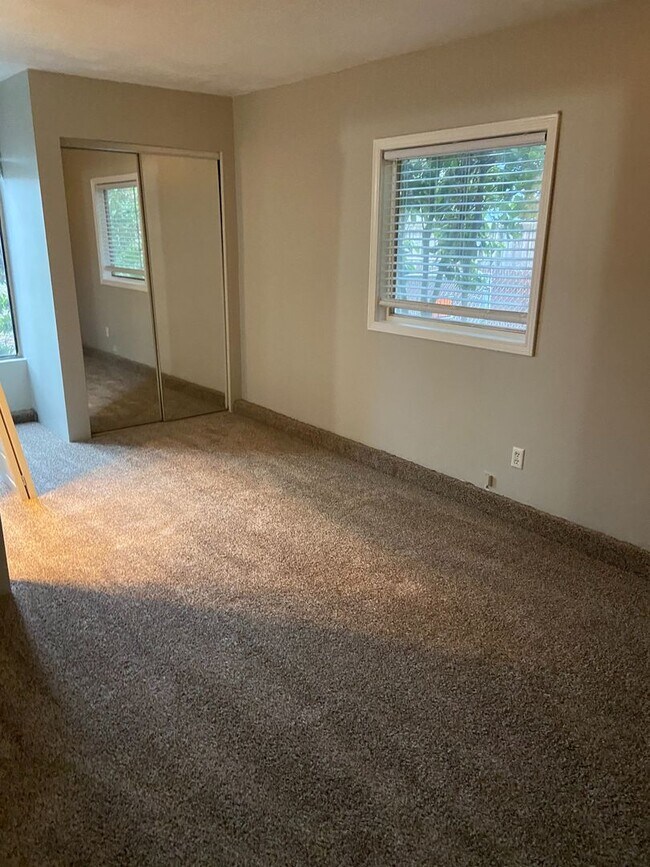 Building Photo - Wonderful Cottage 3 Blocks from Beaverton HS and downtown Beaverton