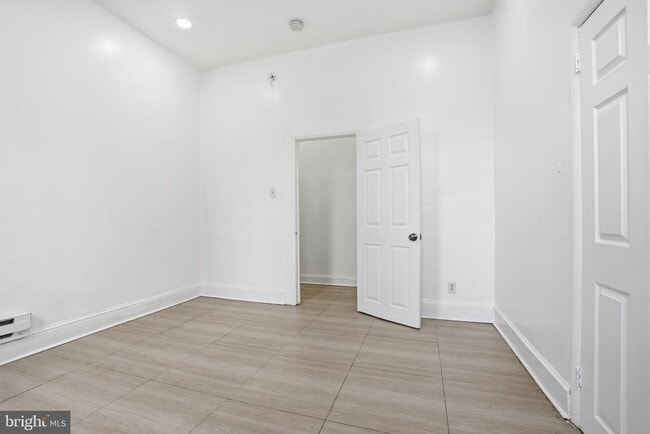 Building Photo - 3462 N Front St