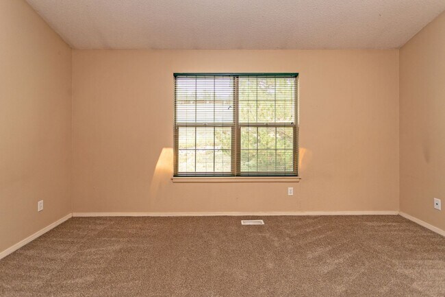 Building Photo - 6853 Mountain Top Ln