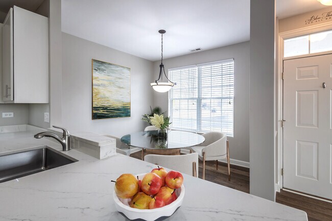 Building Photo - 2641 Loren Ln