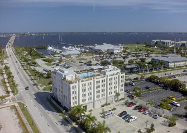Building Photo - 1620 Seahaven Dr