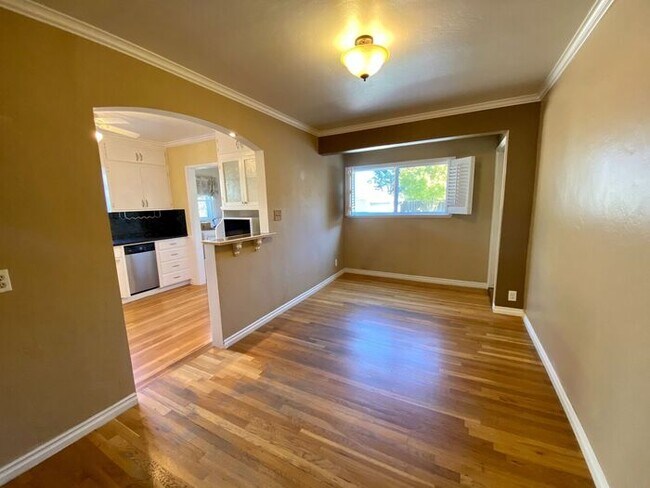 Building Photo - 238 Jackson St