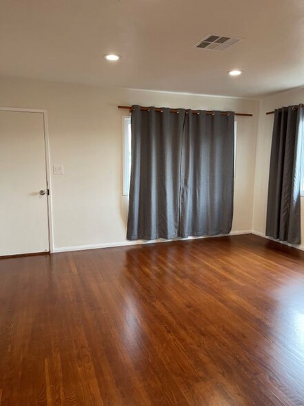 Building Photo - 1530 Drexel Dr
