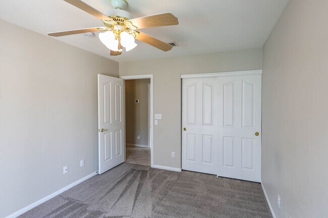 Building Photo - Single Story Northwest 3 Bedroom Pool Home