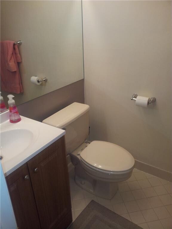 Building Photo - 6584 Via Regina
