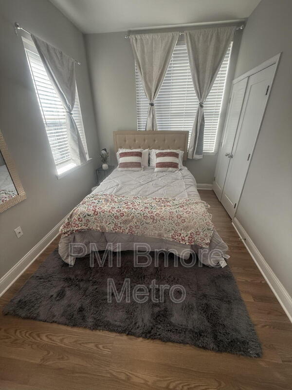 Building Photo - 17 E 21st St