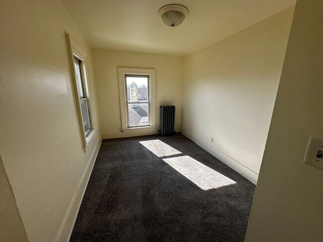 Building Photo - 16 N Washington St