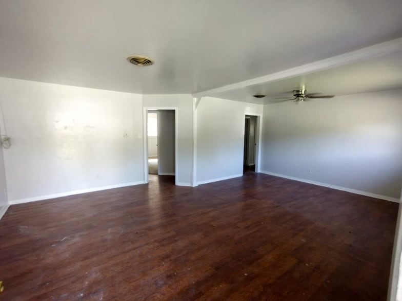 Building Photo - 1206 Pine Dr